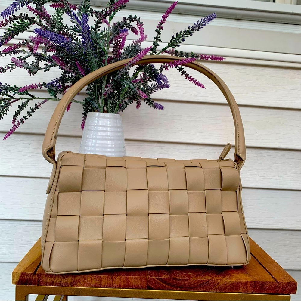 Urban Expressions Tan Woven Shoulder Bag - Picture 4 of 6